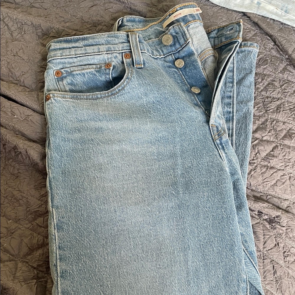 Levi's Women's Straight Leg Jeans in Light Blue